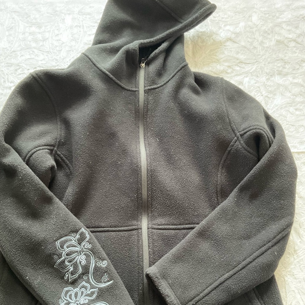 VGUC Super Warm & Cozy Black Marmot Hoodie w/Floral Embroidery